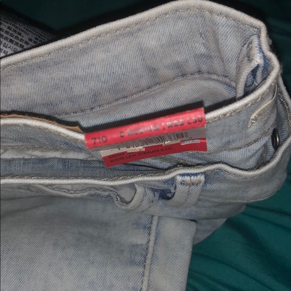 Brand new tags still on never worn Levi jeans - Picture 4 of 5